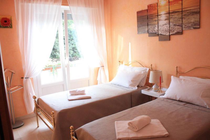 Apartment At Colosseo With Terrace Overlooking The Garden By Lyon 로마 외부 사진